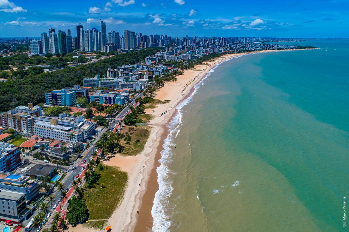 Praia do Cabo Branco: Seu Paraíso Urbano em João Pessoa Praia do Cabo Branco: Seu Paraíso Urbano em João Pessoa