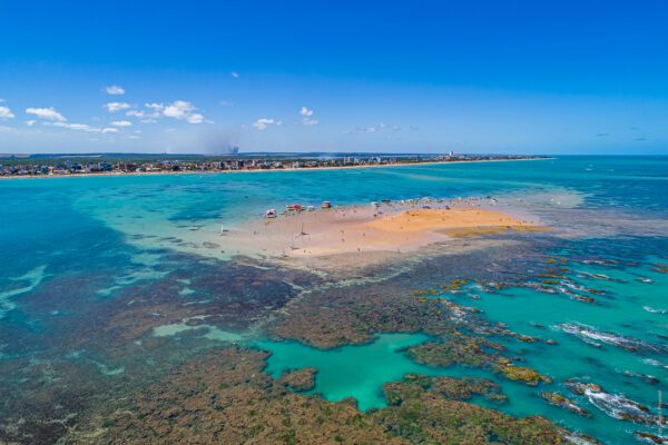 Ilha de Areia Vermelha: O Paraíso Natural Que Surge com a Maré Baixa Ilha de Areia Vermelha: O Paraíso Natural Que Surge com a Maré Baixa