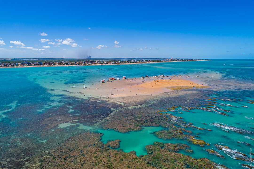 Ilha de Areia Vermelha: O Paraíso Natural Que Surge com a Maré Baixa Ilha de Areia Vermelha: O Paraíso Natural Que Surge com a Maré Baixa