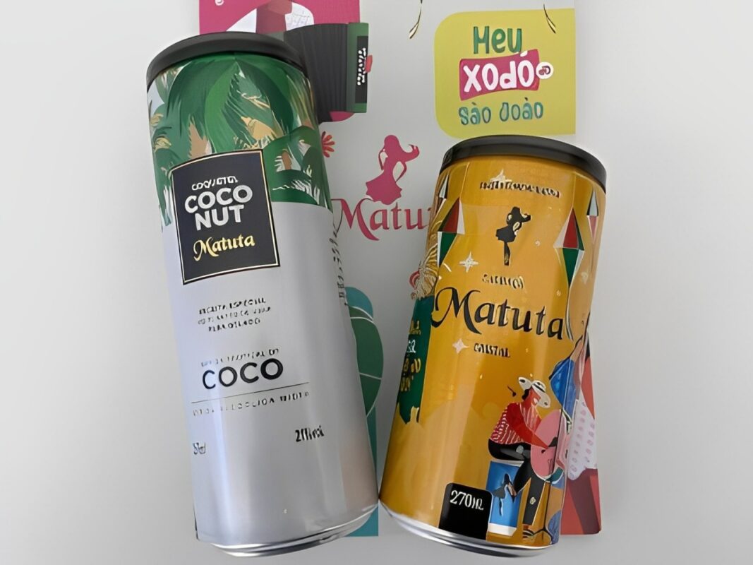 Matuta lança latas comemorativas e novo sabor coconut para o São João 2025 Latas comemorativas da Cachaça Matuta Cristal e o novo sabor Matuta Coconut. Foto: reprodução