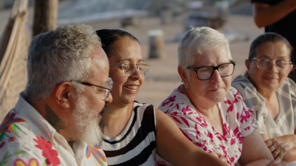 Crocheteiras de Boqueirão criam coleção inédita com Ronaldo Fraga para Salão do Artesanato Oficina de Ronaldo Fraga com crocheteiras de Boqueirão. Foto: Secom-PB/Kant Rafael