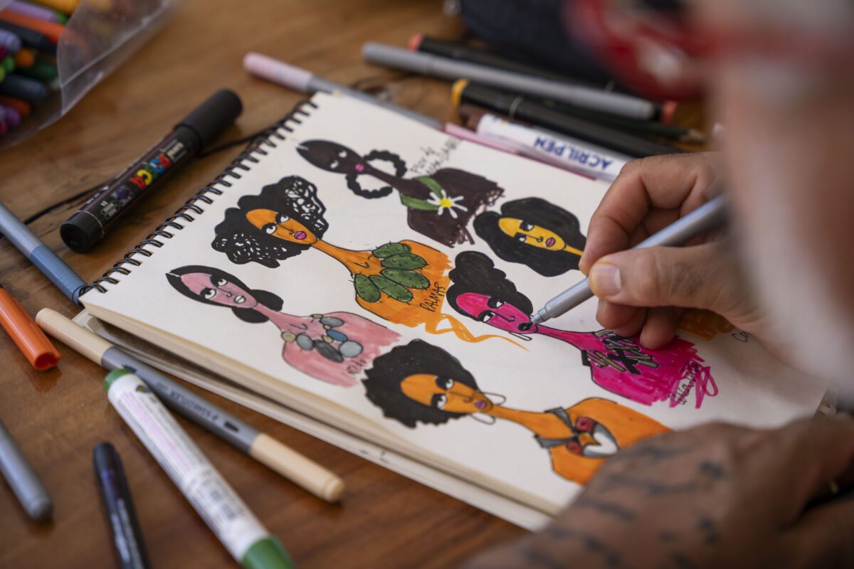 Crocheteiras de Boqueirão criam coleção inédita com Ronaldo Fraga para Salão do Artesanato Oficina de Ronaldo Fraga com crocheteiras de Boqueirão. Foto: Secom-PB/Kant Rafael