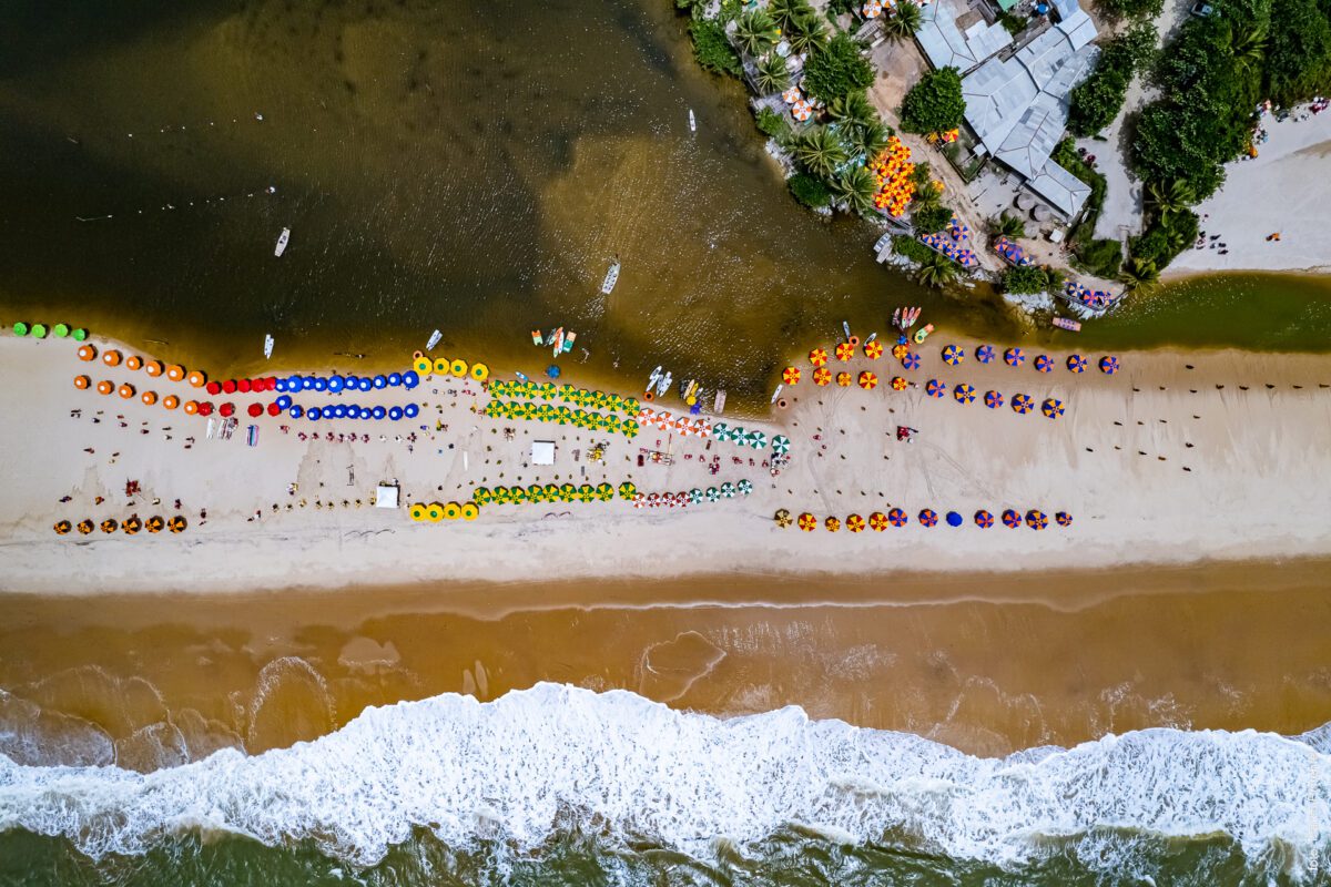 Praia Bela encanta turistas no litoral sul da Paraíba Praia Bela encanta turistas no litoral sul da Paraíba